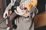 Können Sie einen Gitarrenverstärker zum Spielen von Bass verwenden?